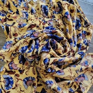 DR2 Sleeveless blouse, floral pattern and eyelet detail v neck - S